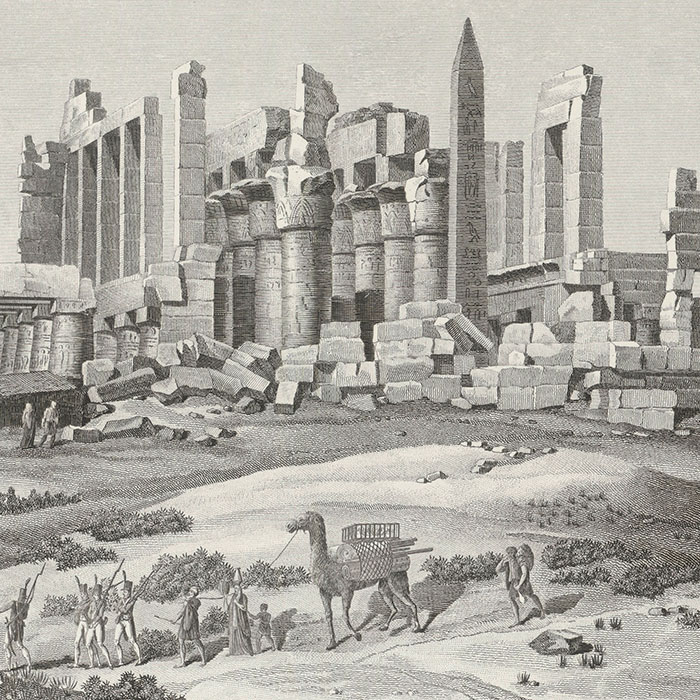 Thèbes. Karnak. Vue des ruines de la salle hypostyle et des appartements de granit du palais