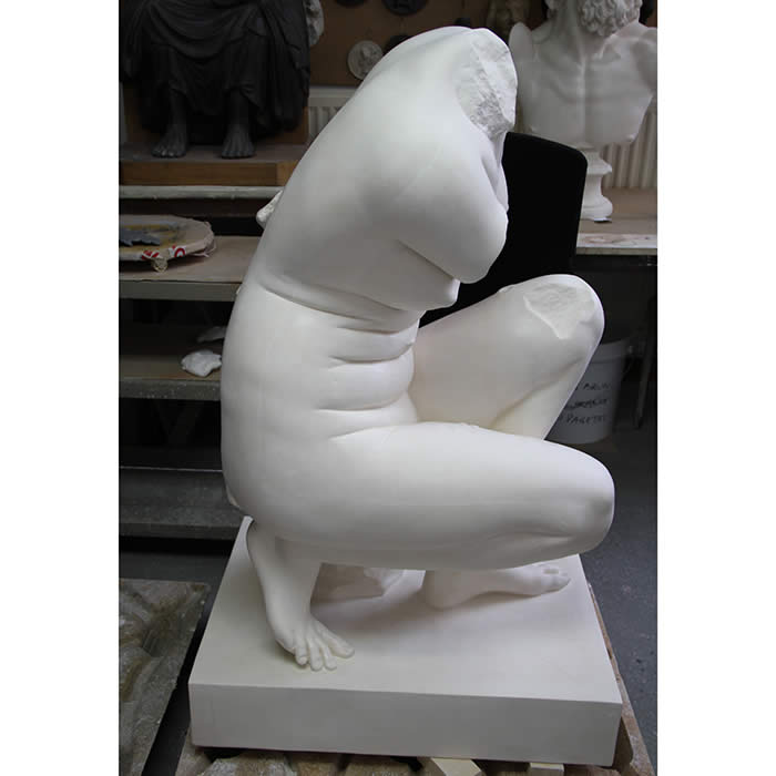 Aphrodite accroupie - Antiquités gréco-romaines - Reproduction d’une sculpture du Musée du Louvre, Paris