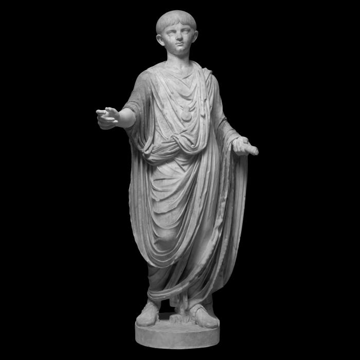 Enfant vêtu de la toge et portant la bulla, la tête est celle de Néron enfant - Antiquités gréco-romaines - Reproduction d’une sculpture du Musée du Louvre, Paris