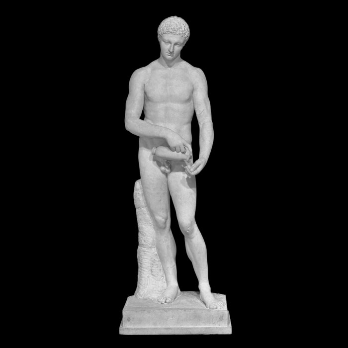 Athlete pouring oil onto his hand - Greco-Roman antiquities - Reproduction d’une sculpture du Musée du Louvre, Paris