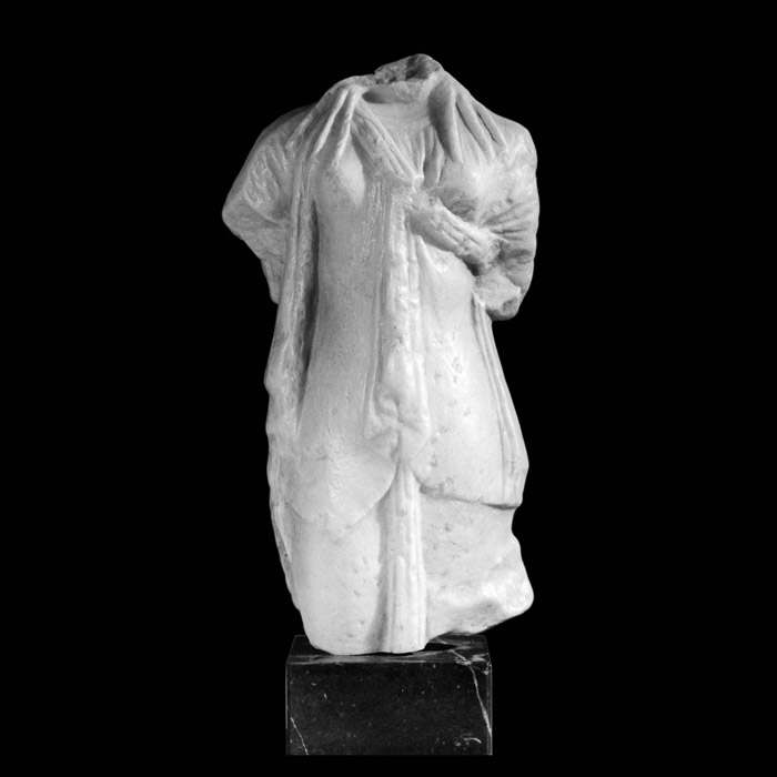 Torse de femme drapée - Antiquités gréco-romaines - Reproduction d’une sculpture du Musée du Louvre, Paris