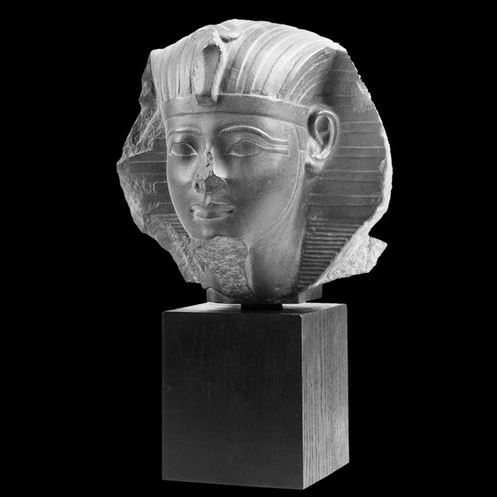 Tête de sphinx, sans doute du roi Aménophis II - Antiquités égyptiennes - Reproduction d’une sculpture du Musée du Louvre, Paris