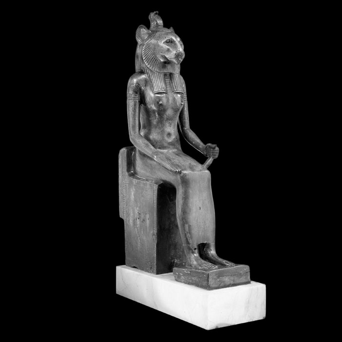 Ouadjet à tête de lionne - Antiquités égyptiennes - Reproduction d’une sculpture du Musée du Louvre, Paris