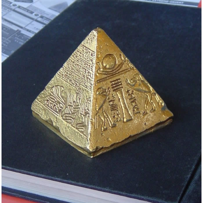 Pyramidion of Bennebensekhaf - Egyptian antiquities - Reproduction d’une sculpture du Musée du Louvre, Paris