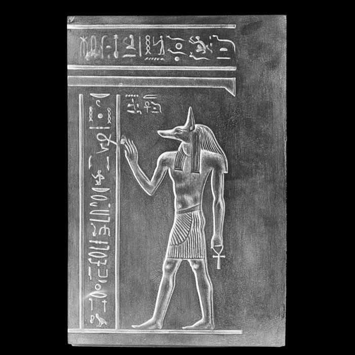 Bas-relief d’Anubis tendant le signe de la vie - Antiquités égyptiennes - Reproduction d’une sculpture du Musée du Louvre, Paris