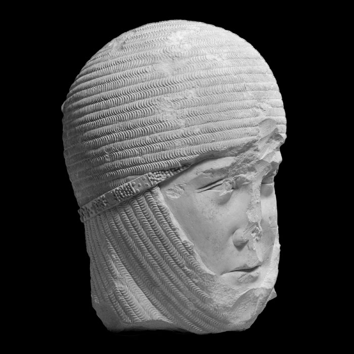 Tête de chevalier coiffé d’une cotte de mailles - Moyen Âge - Reproduction d’une sculpture du Musée du Louvre, Paris