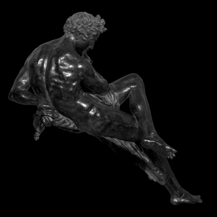 Génie nu à demi couché - de dos coté droit - Renaissance - Reproduction d’une sculpture du Musée du Louvre, Paris