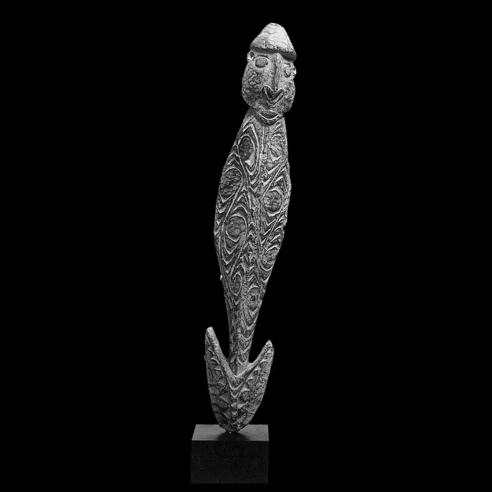 Large Sepik suspension hook, known as an Oceanic arrow - Oceanic art - Reproduction d’une sculpture du Musée du quai Branly - Jacques-Chirac, Paris