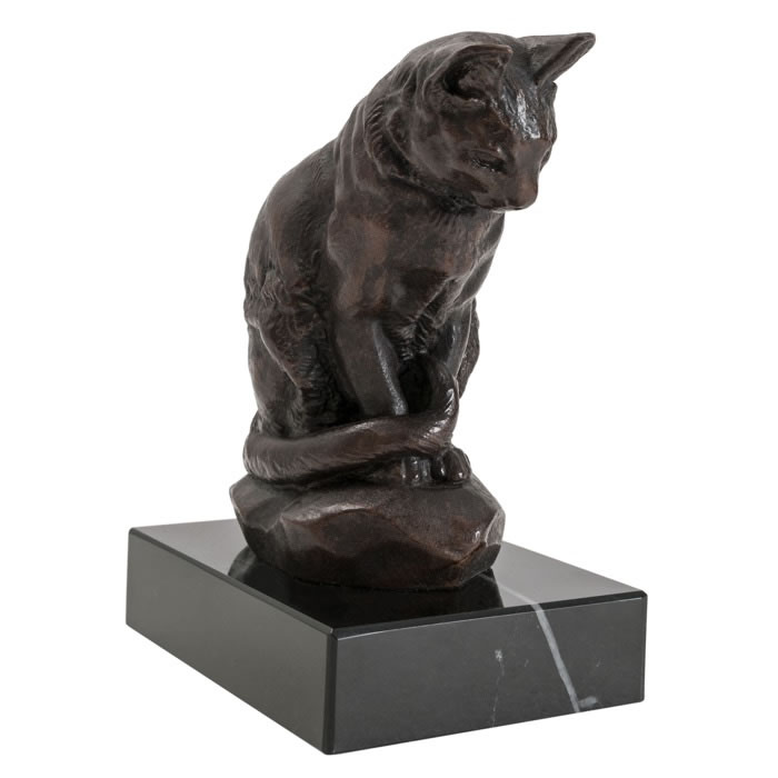 Chat assis - Reproduction d’une sculpture du Musée du Louvre, Paris