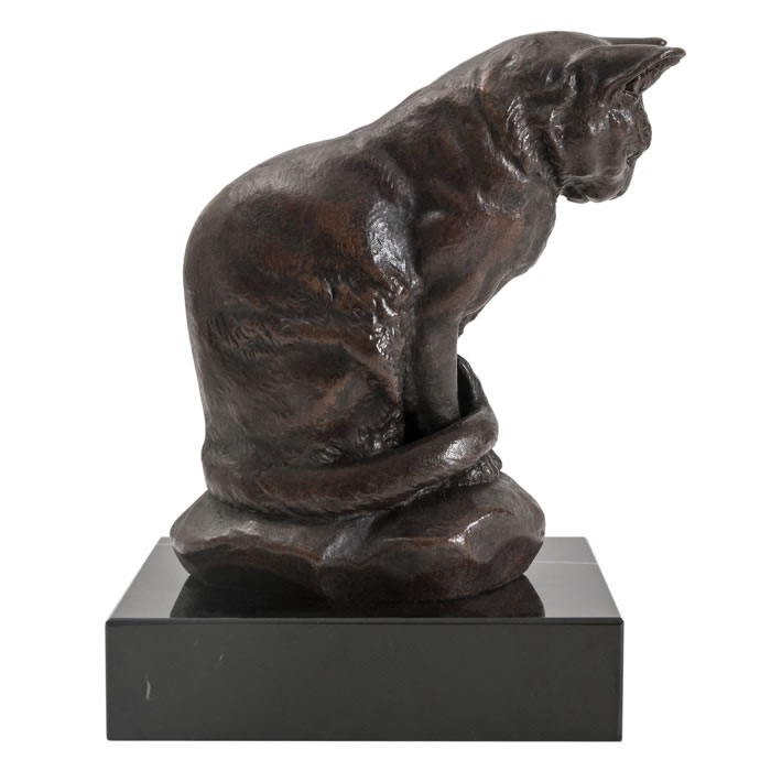 Chat assis - Reproduction d’une sculpture du Musée du Louvre, Paris