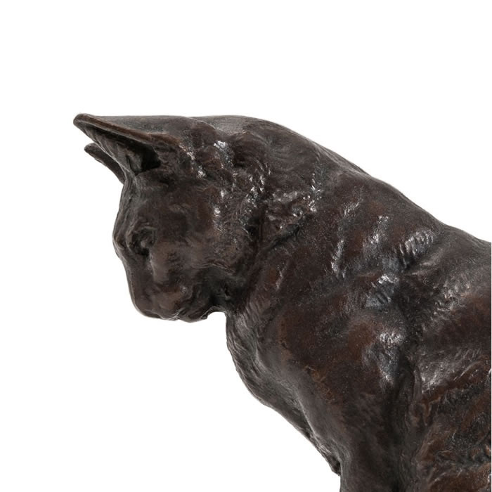 Chat assis - Reproduction d’une sculpture du Musée du Louvre, Paris
