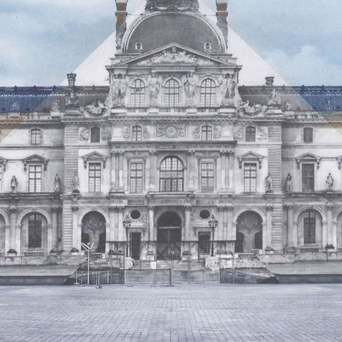 JR - Le Louvre revu par JR, 19 juin 2016 © Pyramide, architecte I.M. Pei, musée du Louvre, Paris, France, 2016 - Une estampe d’après  JR