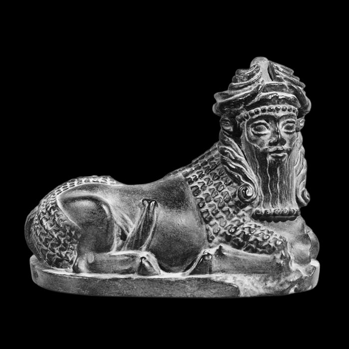 Taureau androcéphale - Antiquités orientales - Reproduction d’une sculpture du Musée du Louvre, Paris