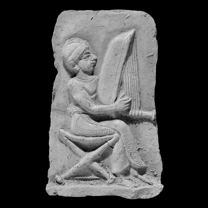 Harp player - Eastern antiquities - Reproduction d’une sculpture du Musée du Louvre, Paris