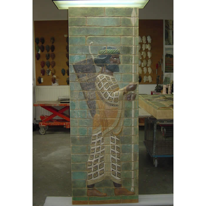 Right archer of Darius I - Eastern antiquities - Reproduction d’une sculpture du Musée du Louvre, Paris