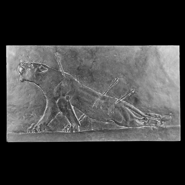 Bas-relief of an injured lioness from the palace of Niniveh - Eastern antiquities - Reproduction d’une sculpture du British Museum, Londres