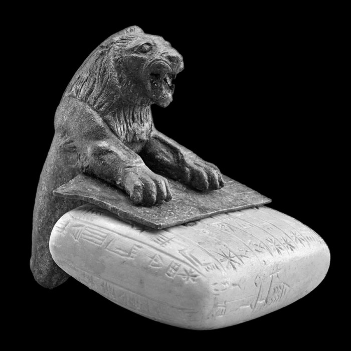 Clou de fondation - Antiquités orientales - Reproduction d’une sculpture du Musée du Louvre, Paris