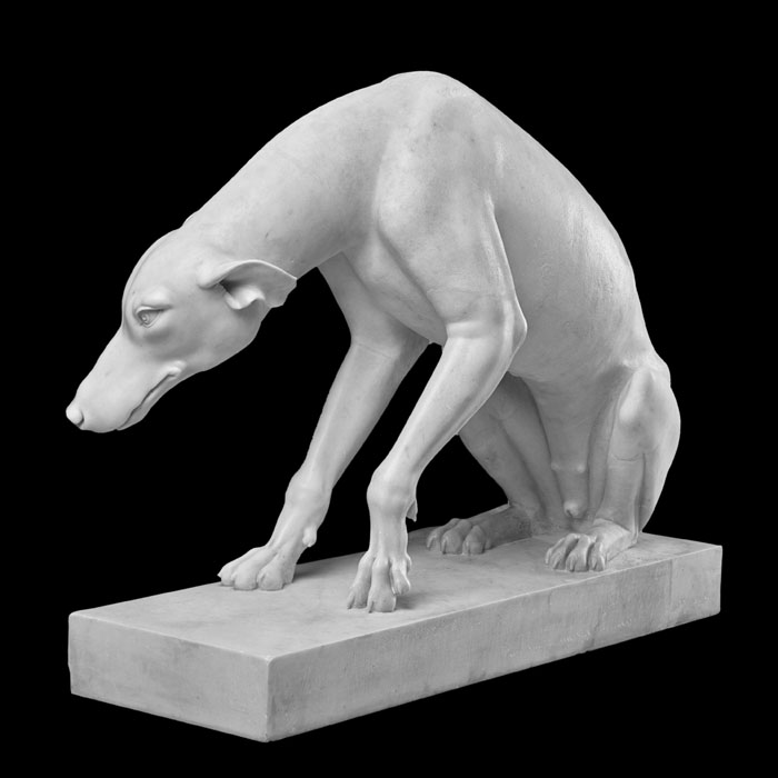 Levrette assise - Lévrier - Antiquités gréco-romaines - Reproduction d’une sculpture du Musée du Louvre, Paris