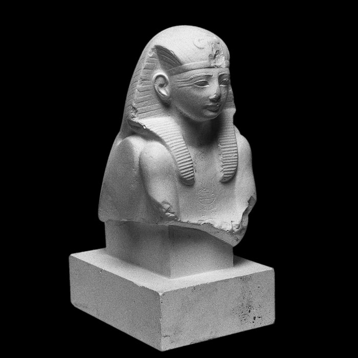 King with the body of a falcon - Egyptian antiquities - Reproduction d’une sculpture du Musée du Louvre, Paris