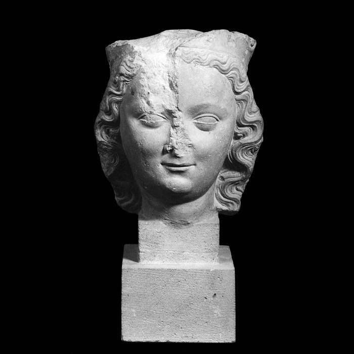 Tête de Vierge du cimetière des Innocents - Moyen Âge - Reproduction d’une sculpture du Musée Carnavalet - Histoire de Paris, Paris