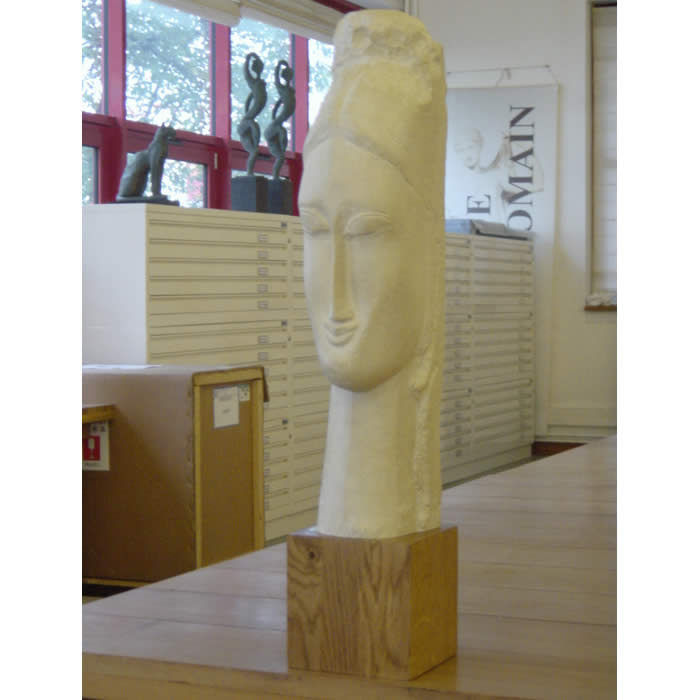 Grande tête de femme - Reproduction d’une sculpture du Centre Pompidou, Paris