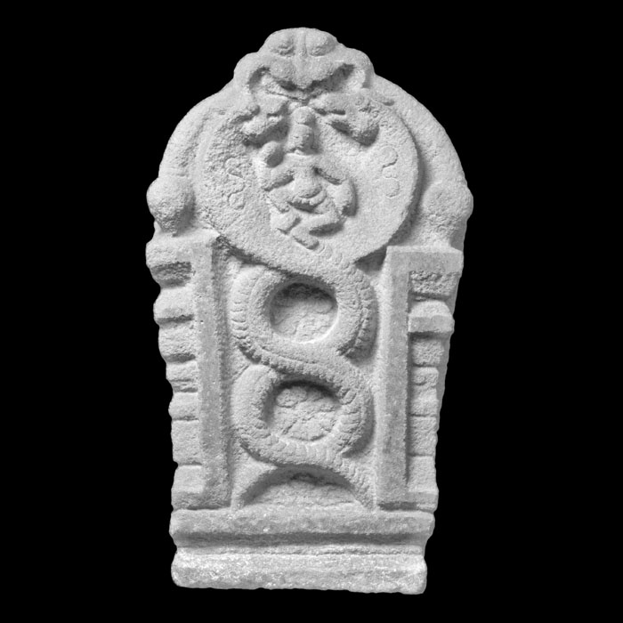 Column with two intertwined snakes - Asian art - Reproduction d’une sculpture du Musée national des Arts asiatiques - Guimet, Paris