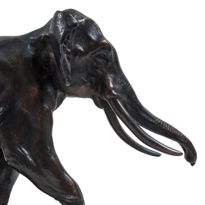 Running elephant - Reproduction d’une sculpture du Musée du Louvre, Paris