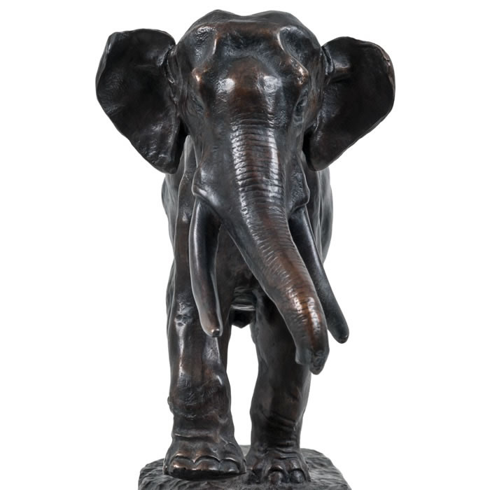 Running elephant - Reproduction d’une sculpture du Musée du Louvre, Paris