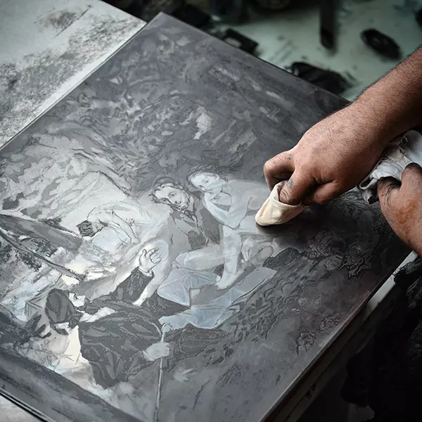 Gros plan sur le geste de l’artisan