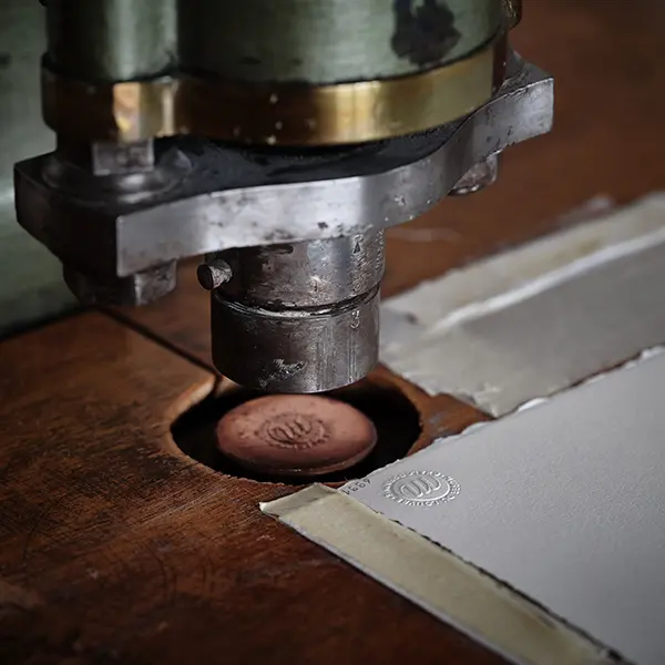 Gros plan sur le poinçon